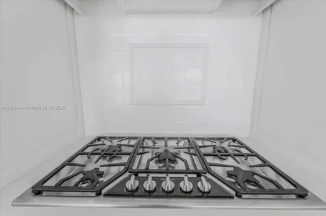 669 S Mashta Drive Key Biscayne FL 33149