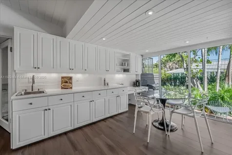 669 S Mashta Drive Key Biscayne FL 33149