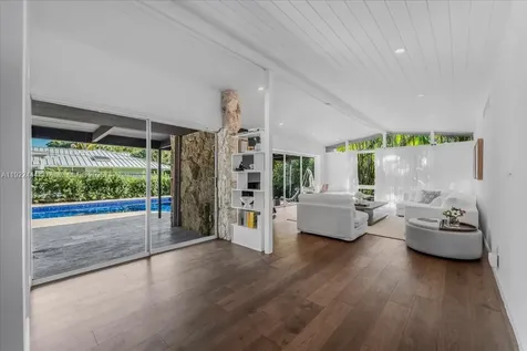 669 S Mashta Drive Key Biscayne FL 33149