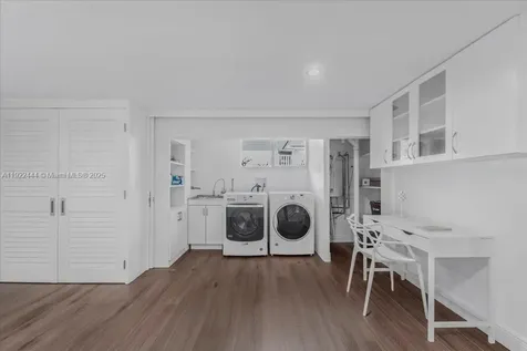 669 S Mashta Drive Key Biscayne FL 33149