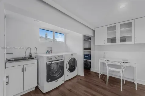 669 S Mashta Drive Key Biscayne FL 33149