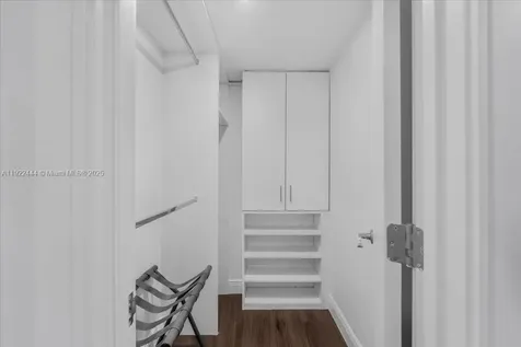 669 S Mashta Drive Key Biscayne FL 33149