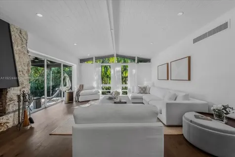 669 S Mashta Drive Key Biscayne FL 33149