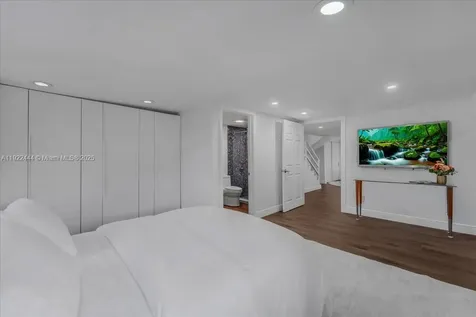 669 S Mashta Drive Key Biscayne FL 33149