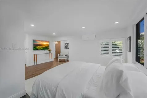 669 S Mashta Drive Key Biscayne FL 33149