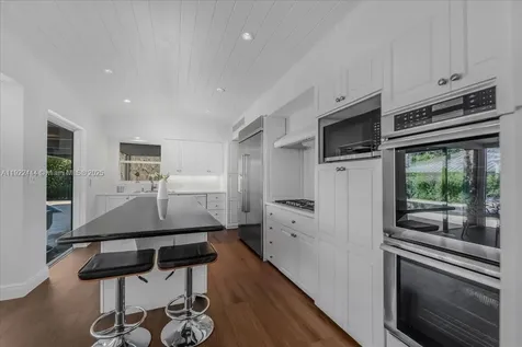 669 S Mashta Drive Key Biscayne FL 33149