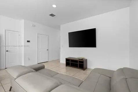 757 SW 11th Street Florida City FL 33034