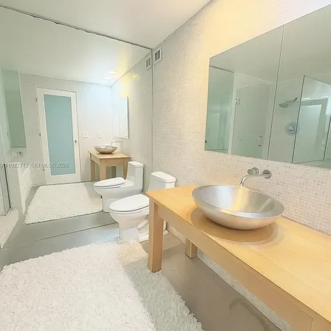 5255 Collins Avenue Miami Beach FL 33140