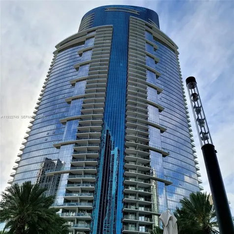 851 NE 1st Avenue Miami FL 33132