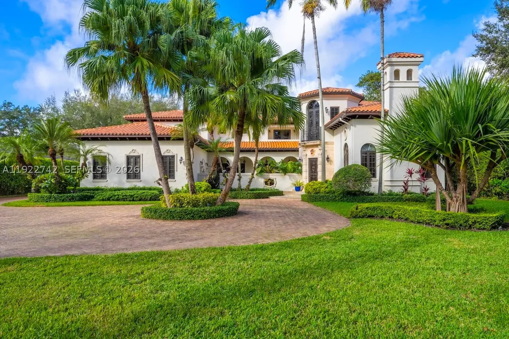 8800 SW 57 Avenue Pinecrest FL 33156