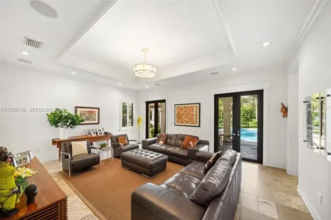 8800 SW 57 Avenue Pinecrest FL 33156