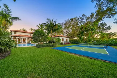 8800 SW 57 Avenue Pinecrest FL 33156