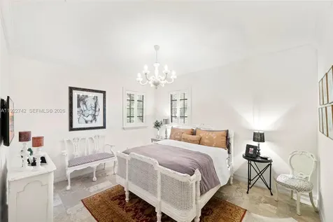 8800 SW 57 Avenue Pinecrest FL 33156