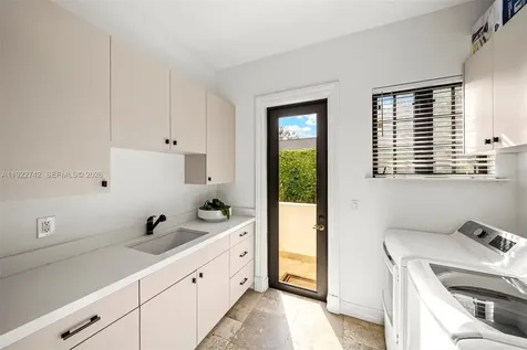 8800 SW 57 Avenue Pinecrest FL 33156