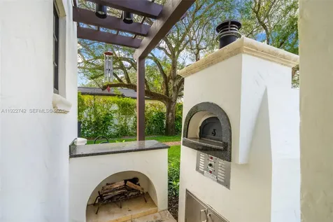 8800 SW 57 Avenue Pinecrest FL 33156