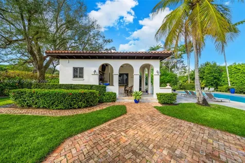 8800 SW 57 Avenue Pinecrest FL 33156