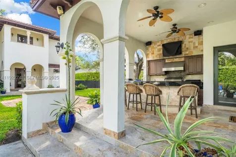 8800 SW 57 Avenue Pinecrest FL 33156