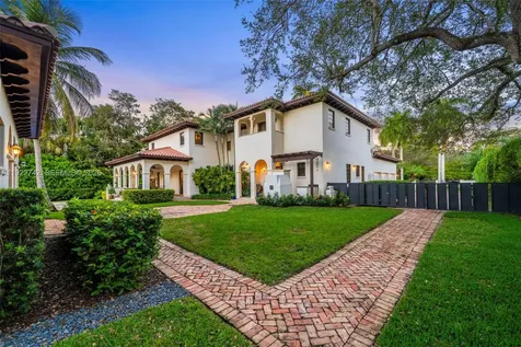 8800 SW 57 Avenue Pinecrest FL 33156