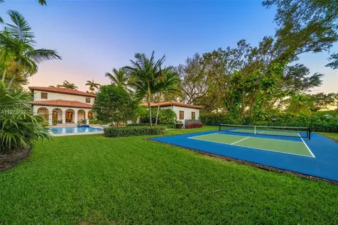 8800 SW 57 Avenue Pinecrest FL 33156