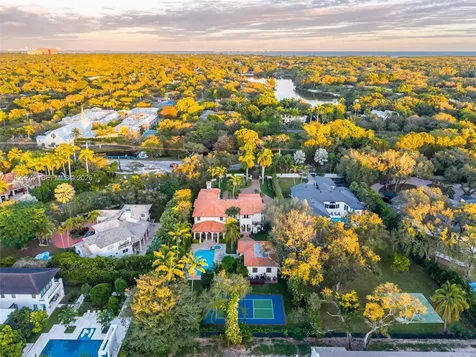 8800 SW 57 Avenue Pinecrest FL 33156
