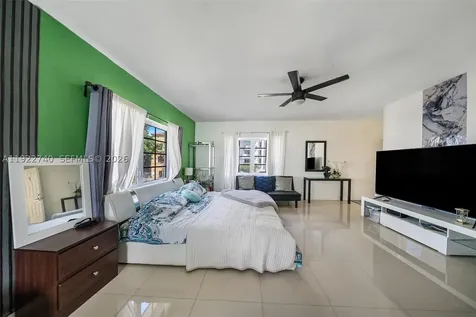 7124 Bay Drive Miami Beach FL 33141