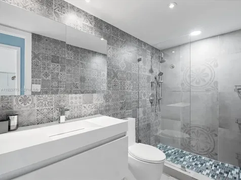 19370 E Collins Avenue Sunny Isles Beach FL 33160