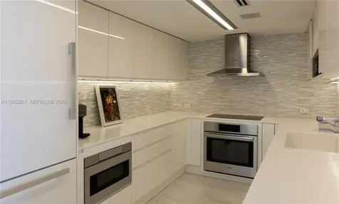 11 Island Avenue Miami Beach FL 33139