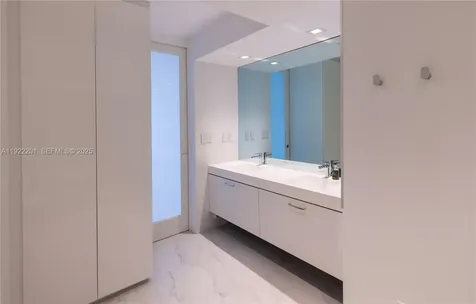 11 Island Avenue Miami Beach FL 33139