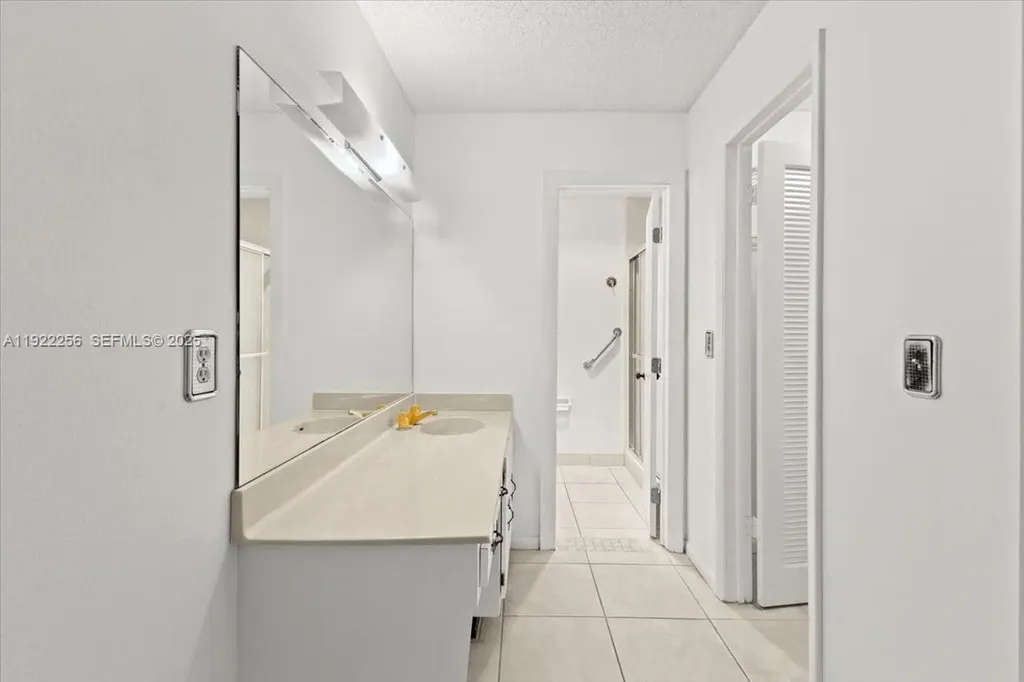 13752 S Via Flora Delray Beach FL 33484