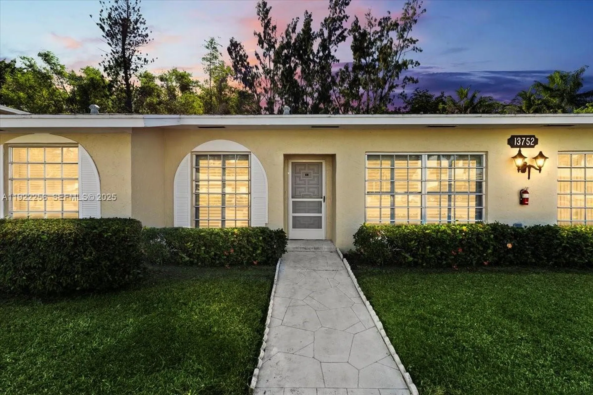 13752 S Via Flora Delray Beach FL 33484