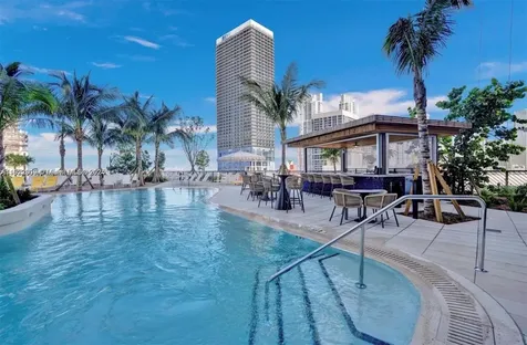 159 NE 6th Street Miami FL 33132