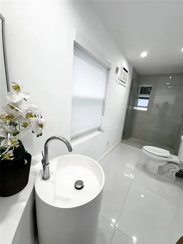 3470 Sheridan Avenue Miami Beach FL 33140