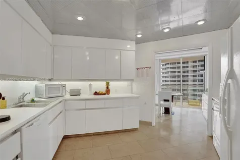 4000 Island Boulevard Aventura FL 33160