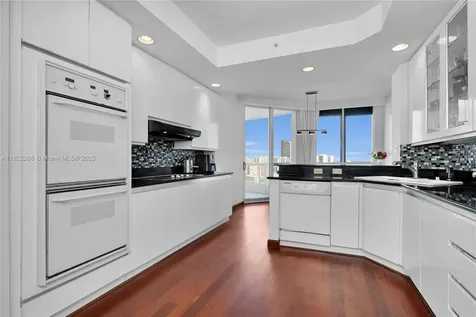 21050 Point Place Aventura FL 33180