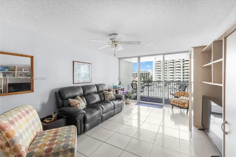 2655 Collins Avenue Miami Beach FL 33140