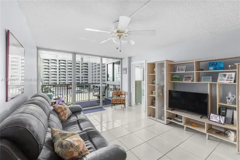 2655 Collins Avenue Miami Beach FL 33140