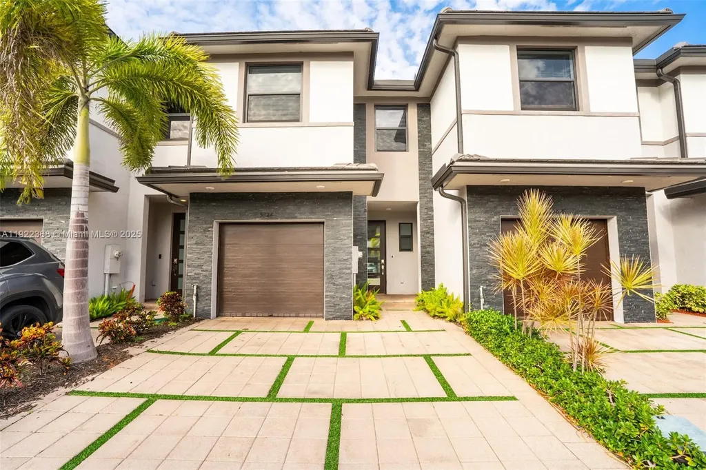 15824 NW 91st Court Miami Lakes FL 33018