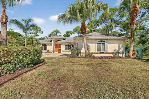 1833 SW Bellevue Avenue Port St. Lucie FL 34953