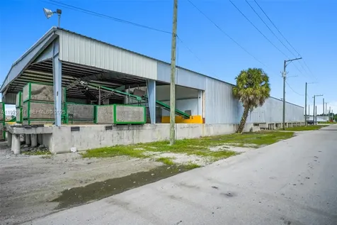 901 NW 9th Street Belle Glade FL 33430