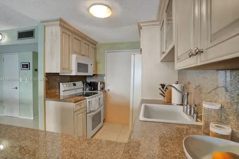 1228 West Avenue Miami Beach FL 33139