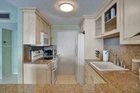 1228 West Avenue Miami Beach FL 33139