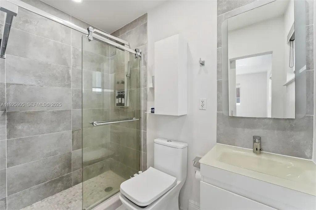 251 N 71st Avenue Hollywood FL 33024