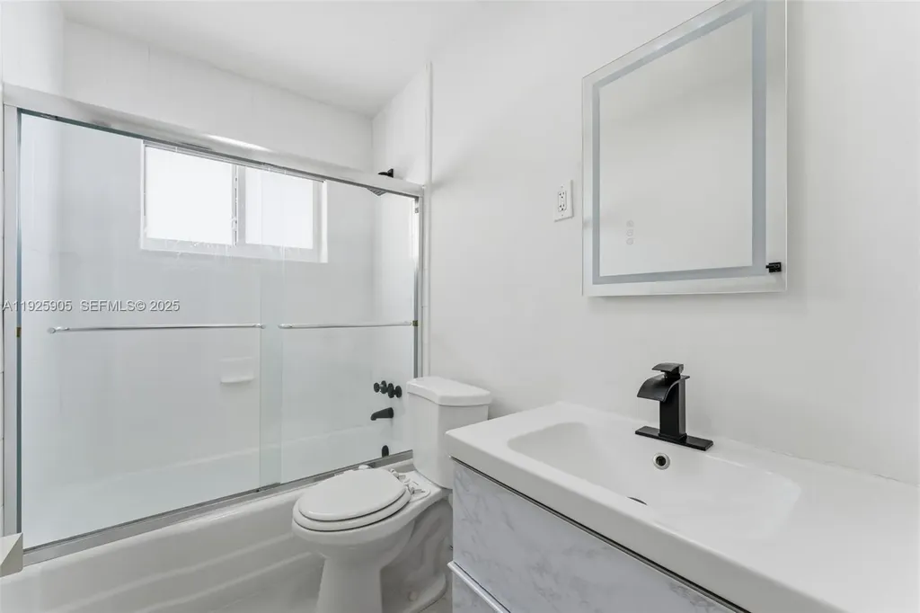 251 N 71st Avenue Hollywood FL 33024