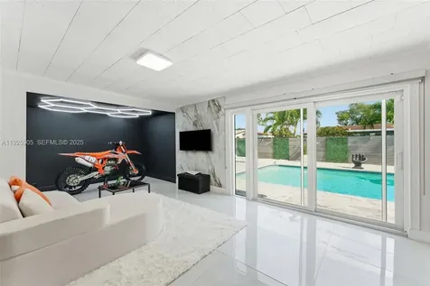 251 N 71st Avenue Hollywood FL 33024