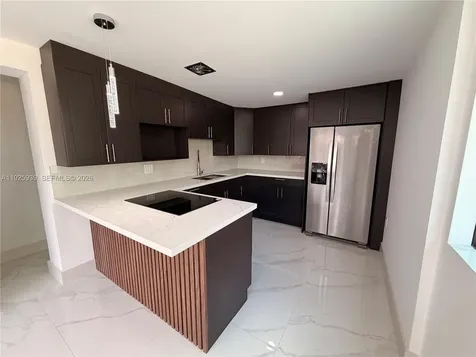 3527 NW 17th Street Miami FL 33125