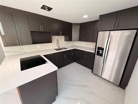 3527 NW 17th Street Miami FL 33125