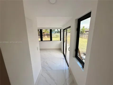 3527 NW 17th Street Miami FL 33125