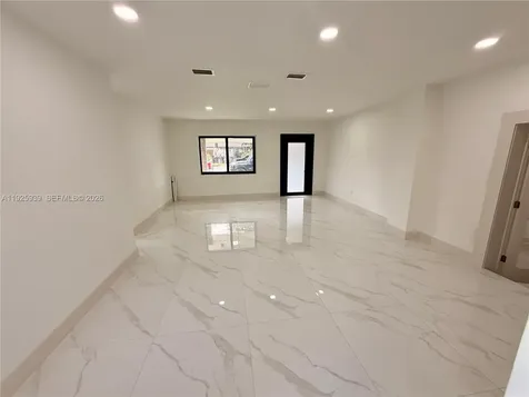 3527 NW 17th Street Miami FL 33125
