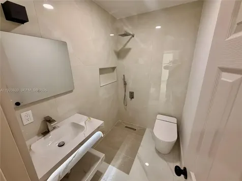 3527 NW 17th Street Miami FL 33125