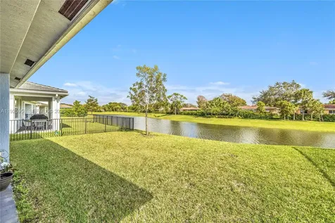 4242 Rosa Drive Lighthouse Point FL 33064